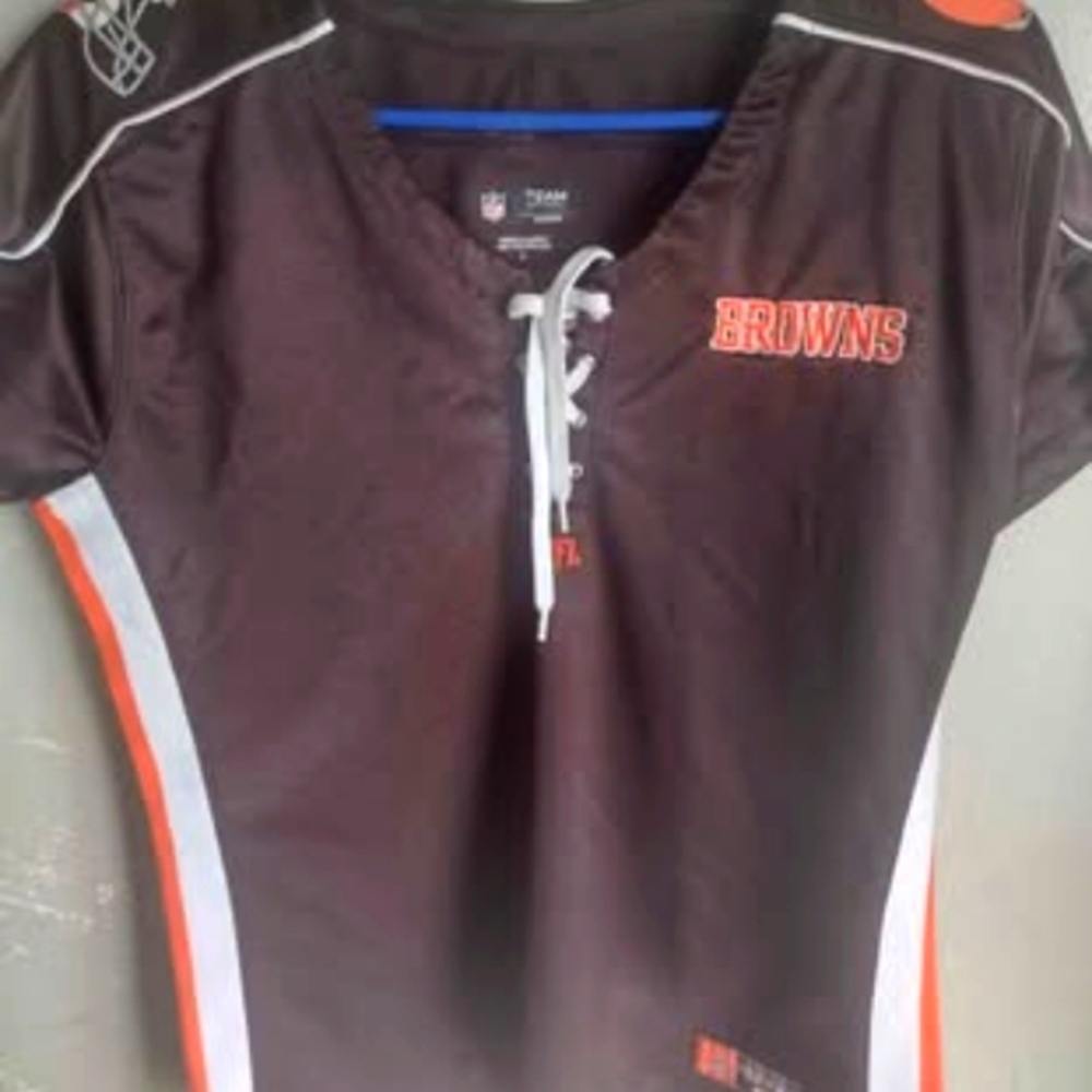 NFL, CLEVELAND BROWNS, Women's Large Shirt,w NEW EARRINGS & FREE THANK YOU GIFT